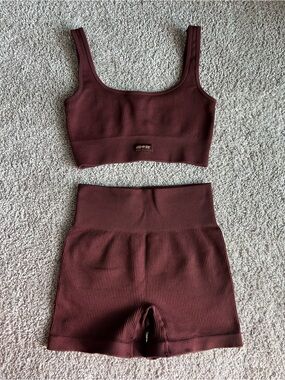 Bo+Tee Ribbed Crop Tank Top in Maroon - Activewear